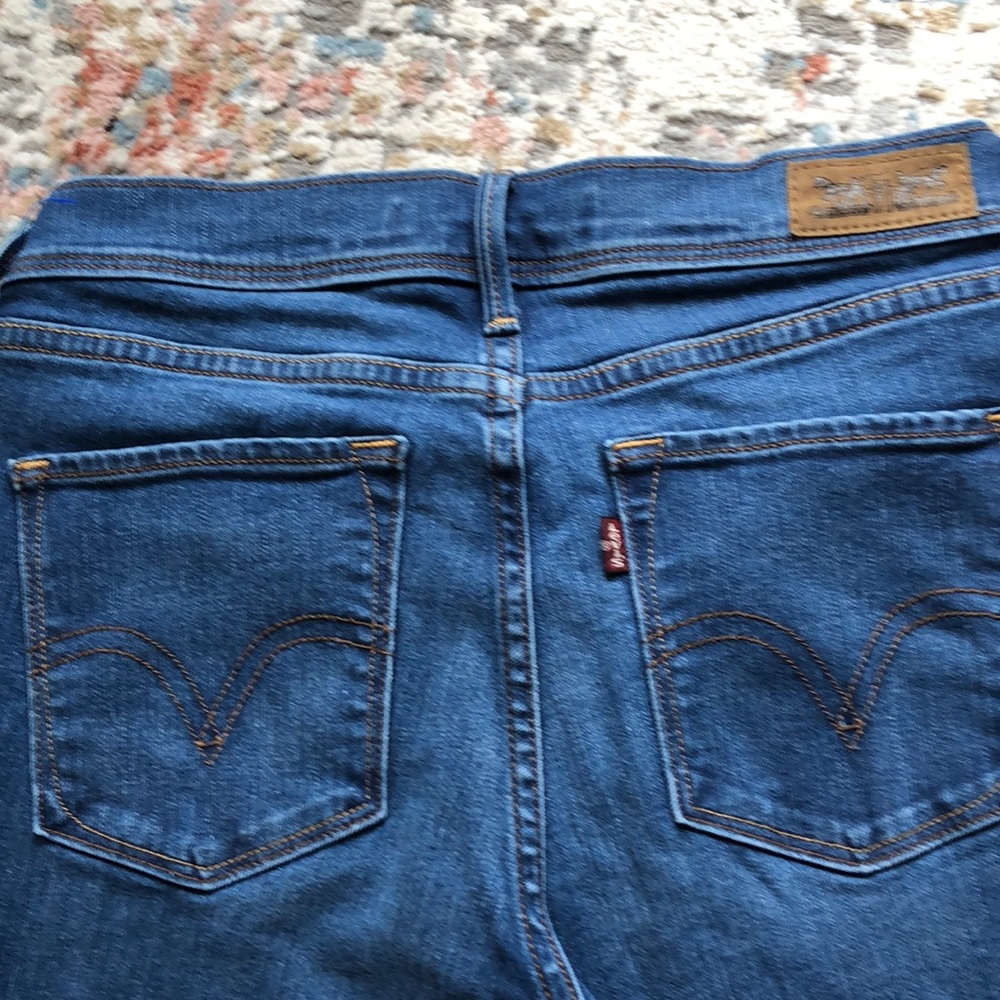 Levi’s size 6 P so comfy look great on. Great condition